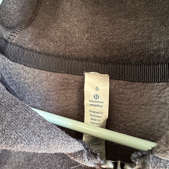 Lululemon charcoal grey hooded jacket - Picture 6 of 8